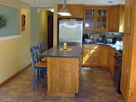 33 Devonshire Dr, Mashpee, MA 02649 photo 2