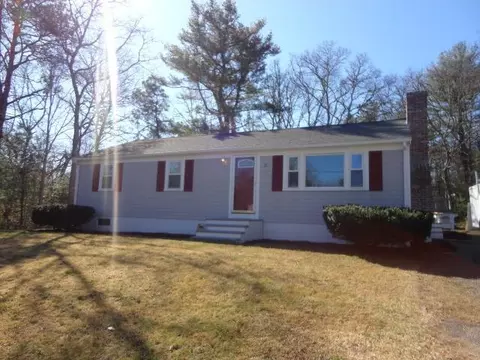 11 Hemlock Dr, Mashpee, MA 02649 photo 2