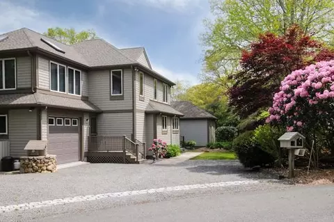 8 Capstan Cir, Mashpee, MA 02649 photo 2
