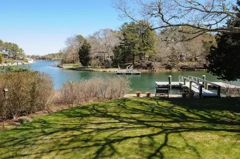 8 Capstan Cir, Mashpee, MA 02649 photo 4