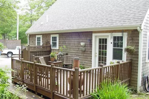 27 Oakview Ter, Hyannis, MA 02601 photo 3