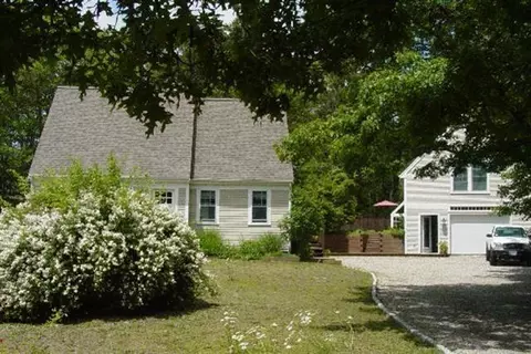 27 Oakview Ter, Hyannis, MA 02601 photo 1