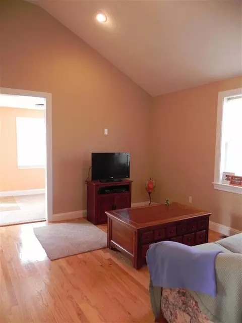 11 Upham St, Wareham, MA 02571 photo 9