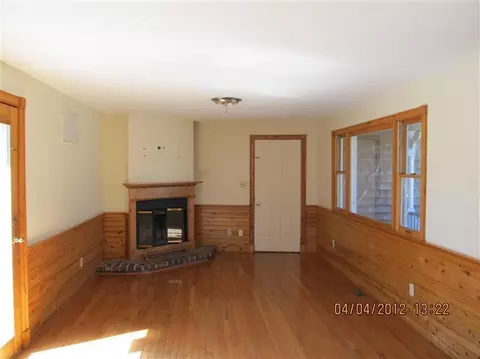 25 Guy Ln, Hyannis, MA 02601 photo 2