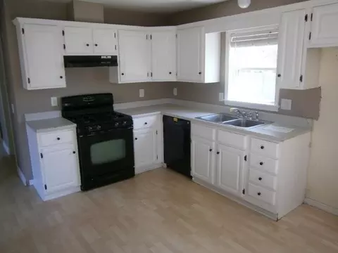 139 Compass Cir, Hyannis, MA 02601 photo 2