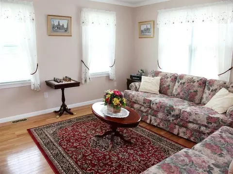 3 Penelope Rd, Bourne, MA 02532 photo 2
