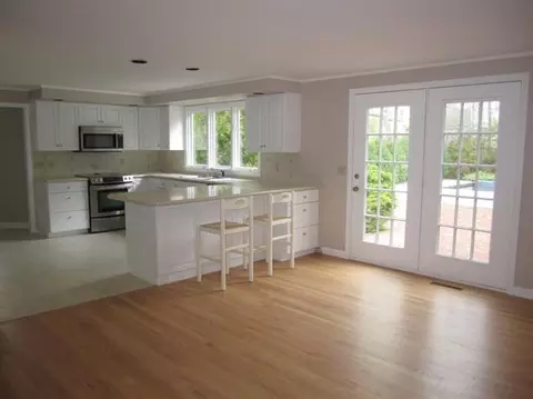 24 Cotuit Bay Dr, Cotuit, MA 02635 photo 5