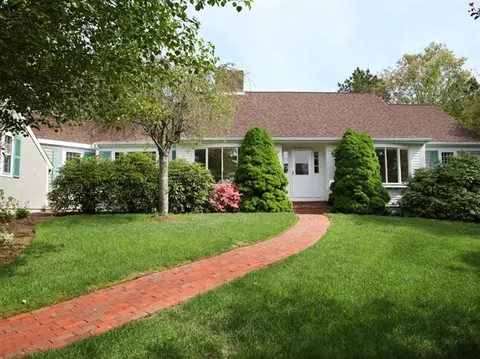 24 Cotuit Bay Dr, Cotuit, MA 02635 photo 1