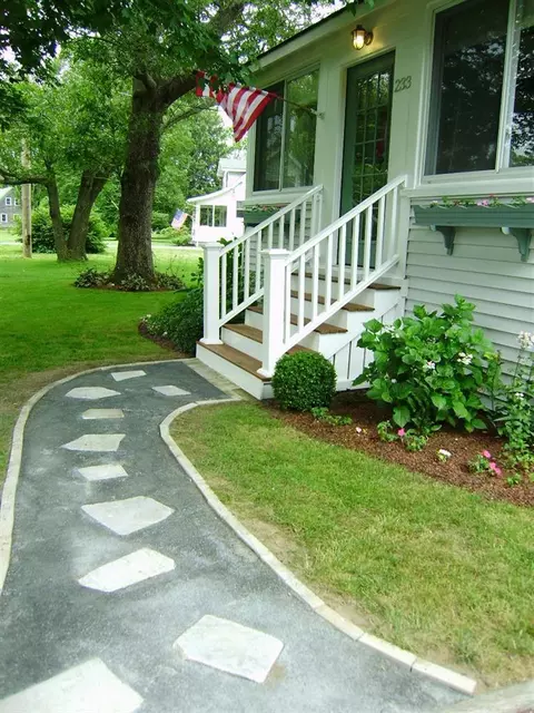 233 Shore Rd, Bourne, MA 02532 photo 1