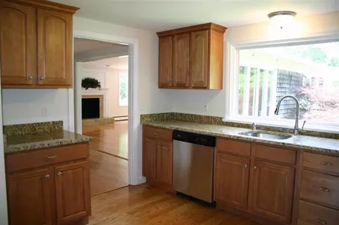 38 Leonard Rd, Hyannis, MA 02601 photo 2