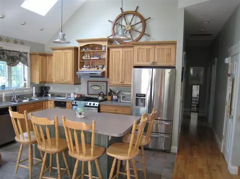 11 Nehoiden Rd, Mashpee, MA 02649 photo 3