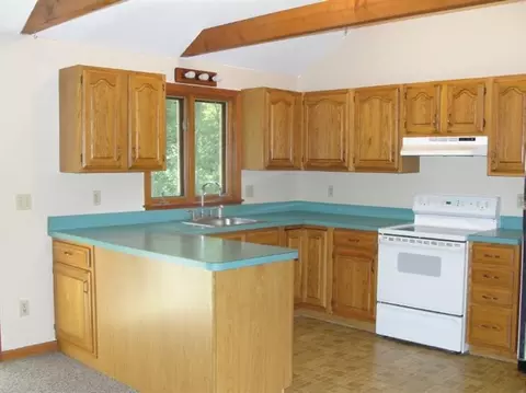 14 Peacock Dr, Hyannis, MA 02601 photo 2