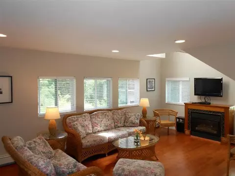 72 Loomis Ln, Centerville, MA 02632 photo 3