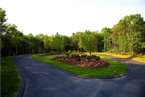 33 Flat Pond Cir, Mashpee, MA 02649 photo 3