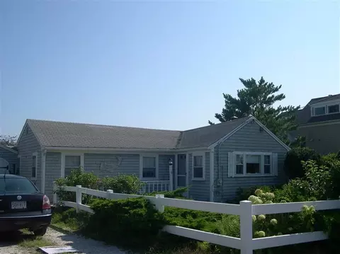 16 Squaws Ln, Mashpee, MA 02649 photo 3