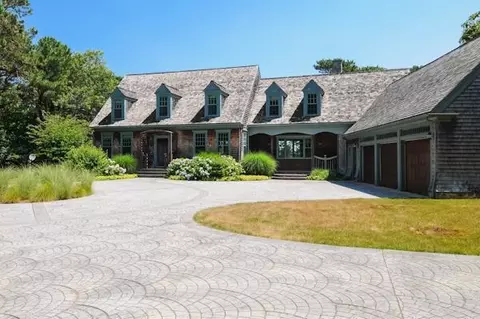 70 Vineyard Rd, Cotuit, MA 02635 photo 2