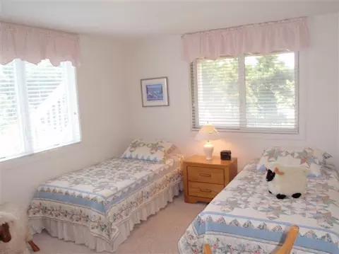 20 Thaxter Ln, Edgartown, MA 02539 photo 2