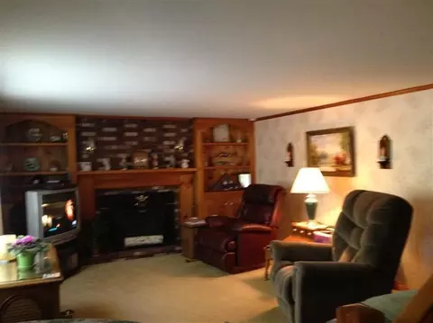 102 Mayflower Ridge Dr, Wareham, MA 02571 photo 2
