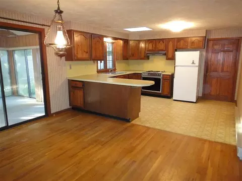 27 Cedar St, Cotuit, MA 02635 photo 4