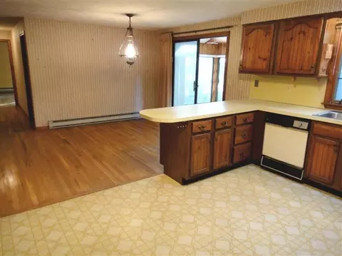 27 Cedar St, Cotuit, MA 02635 photo 5