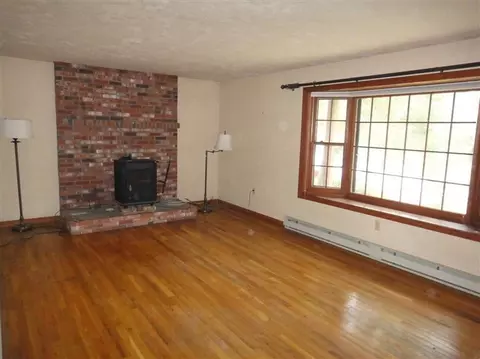 27 Cedar St, Cotuit, MA 02635 photo 3