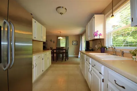9 James Cir, Mashpee, MA 02649 photo 2