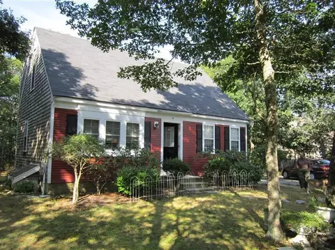 14 Guy Ln, Hyannis, MA 02601 photo 2