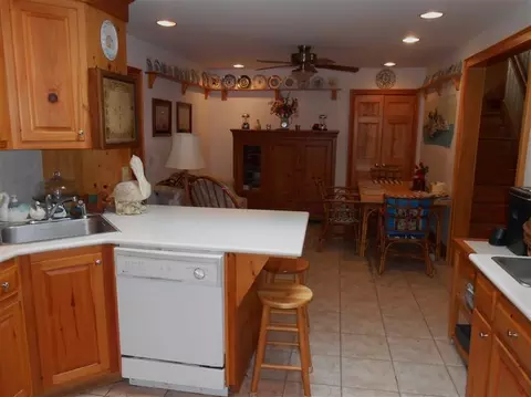 25 Grove St, Cotuit, MA 02635 photo 4