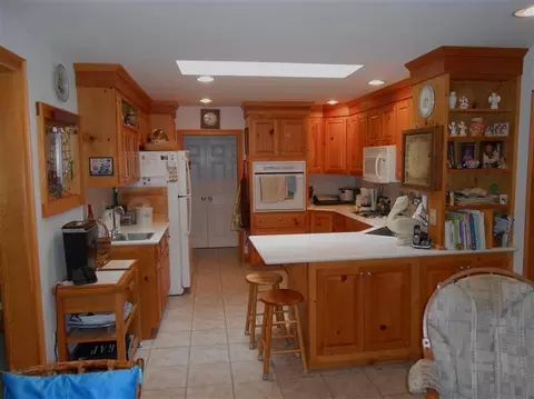25 Grove St, Cotuit, MA 02635 photo 5