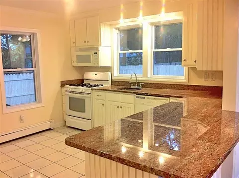 52 Spring St, Hyannis, MA 02601 photo 4