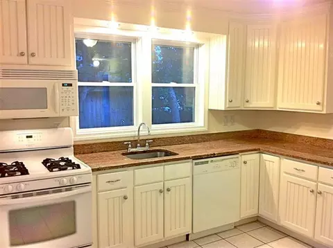 52 Spring St, Hyannis, MA 02601 photo 5