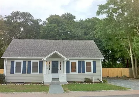 52 Spring St, Hyannis, MA 02601 photo 1