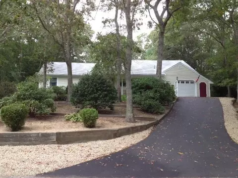 126 Lakeside East Dr, Centerville, MA 02632 photo 1