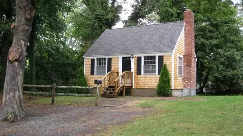 4 Foster Rd, Hyannis, MA 02601 photo 1