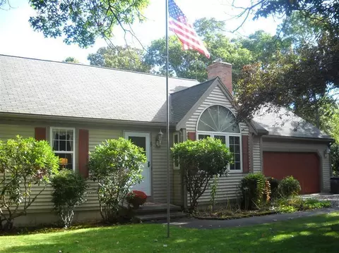 7 Carleton Dr, Mashpee, MA 02649 photo 2