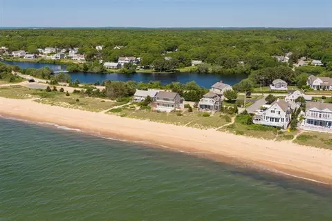 7 Beach Rd, Mashpee, MA 02649 photo 4