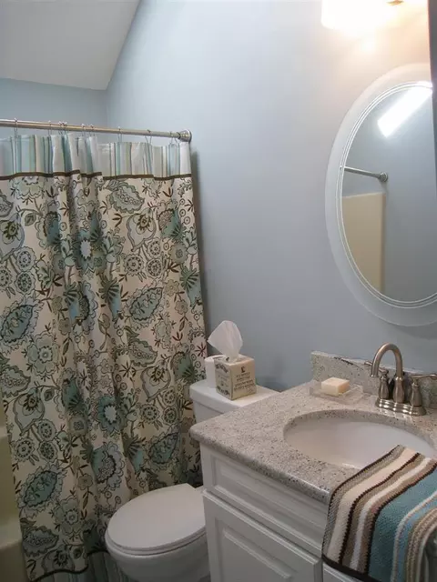 28 Wellesley Cir, Hyannis, MA 02601 photo 10