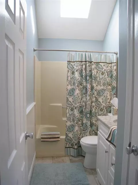 28 Wellesley Cir, Hyannis, MA 02601 photo 9