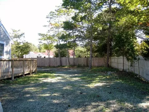 28 Wellesley Cir, Hyannis, MA 02601 photo 17