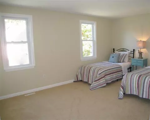 28 Wellesley Cir, Hyannis, MA 02601 photo 14