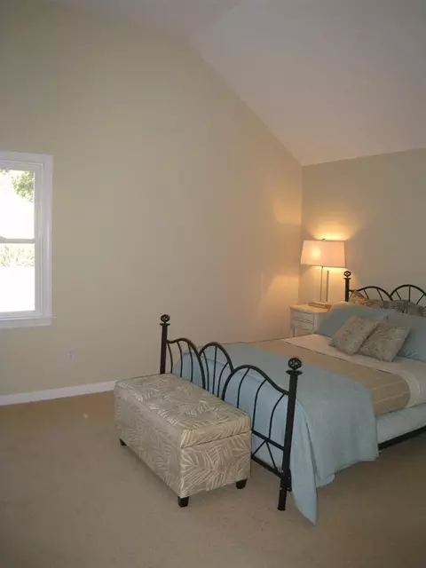 28 Wellesley Cir, Hyannis, MA 02601 photo 11
