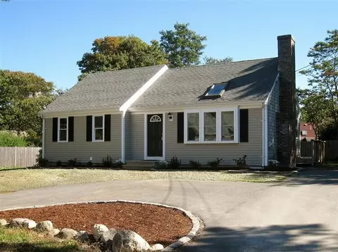 28 Wellesley Cir, Hyannis, MA 02601 photo 1