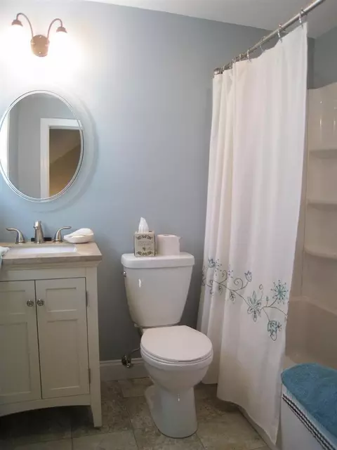 28 Wellesley Cir, Hyannis, MA 02601 photo 12