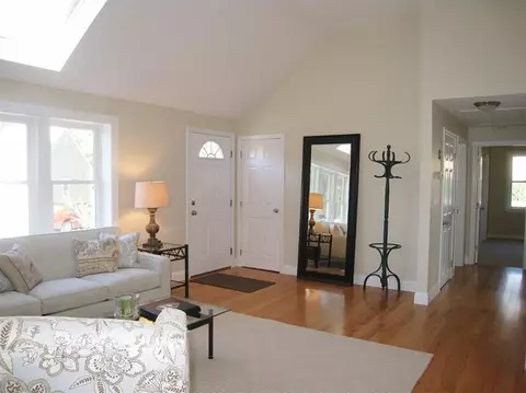 28 Wellesley Cir, Hyannis, MA 02601 photo 7