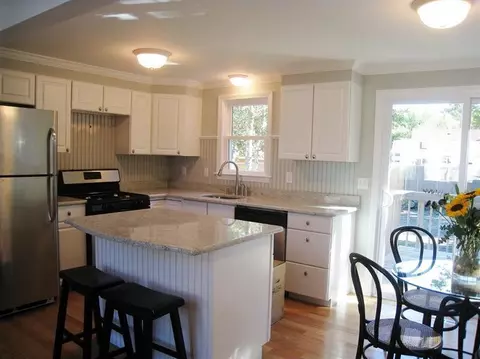 28 Wellesley Cir, Hyannis, MA 02601 photo 3