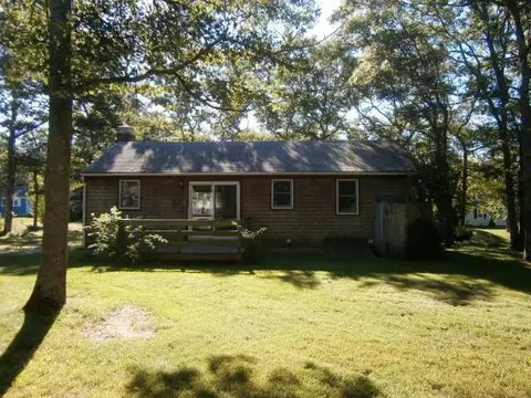 21 Leamington Ln, Mashpee, MA 02649 photo 2