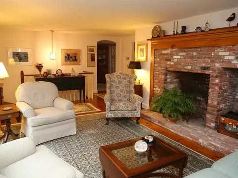 11 Cornwall Ct, Cotuit, MA 02635 photo 4