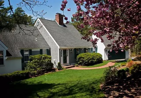 11 Cornwall Ct, Cotuit, MA 02635 photo 1