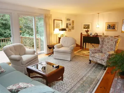 11 Cornwall Ct, Cotuit, MA 02635 photo 3