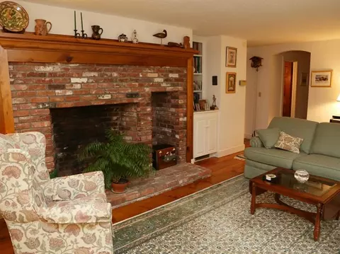 11 Cornwall Ct, Cotuit, MA 02635 photo 5
